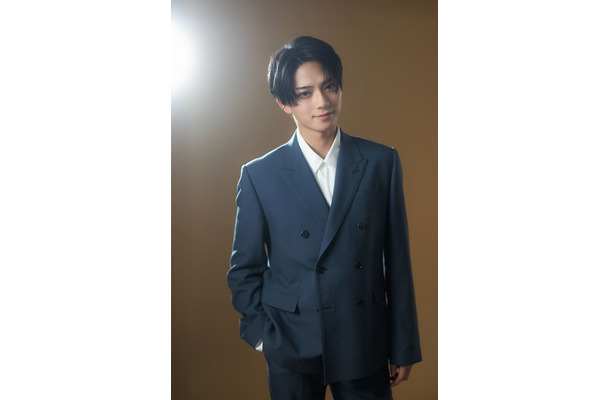 岩瀬洋志「モデルプレスカウントダウンマガジン vol.13」（東京ニュース通信社刊）写真：野間憲治