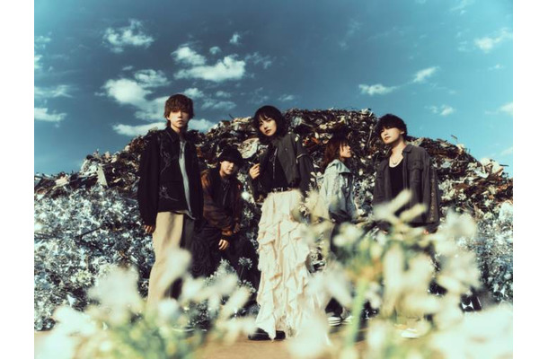 NELKE、新アーティストビジュアル解禁。ONE MAN LIVE TOUR 2027のツアータイトルは「BOND」に決定