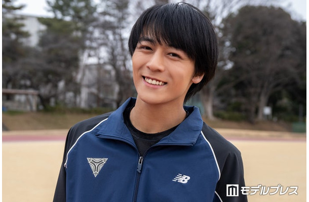 インタビューに応じた齋藤璃佑（C）モデルプレス