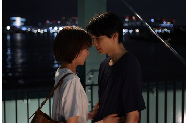 岡崎紗絵、松村北斗「告白-25年目の秘密-」第8話(C)日本テレビ
