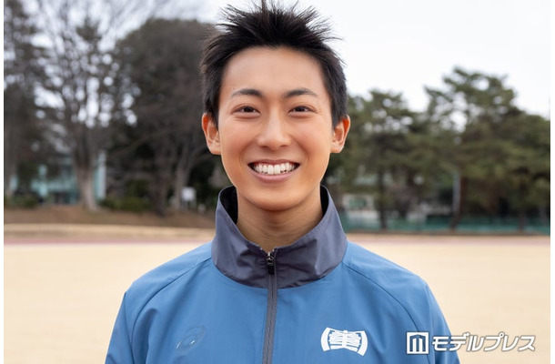 インタビューに応じた山崎雄大（C）モデルプレス