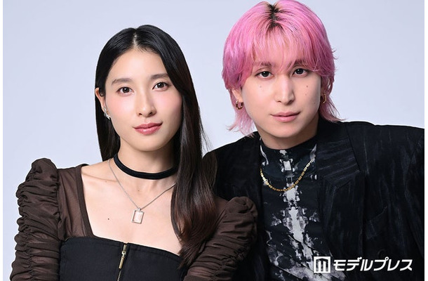 モデルプレスのインタビューに応じた土屋太鳳、佐久間大介(C)モデルプレス