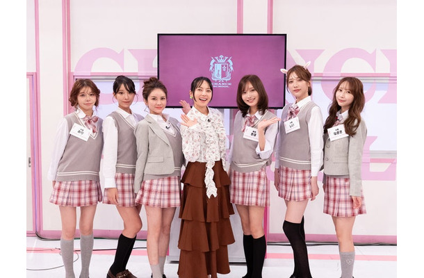 (左から)みり、りな、かずさ、ベッキー、きほ、しい、なぎさ(提供写真)