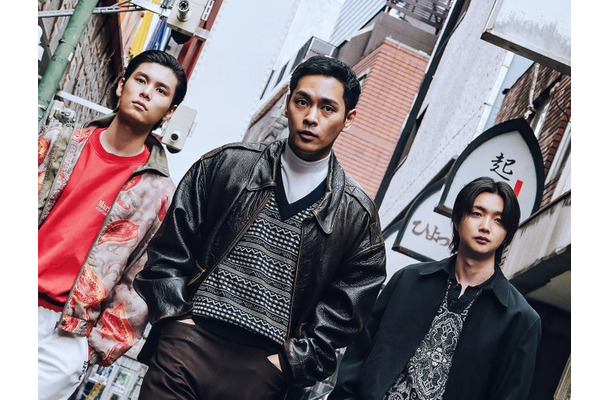 (左から)萩原利久、柳楽優弥、JUNON「RYUJI 竜二」(C)2026「RYUJI」製作委員会