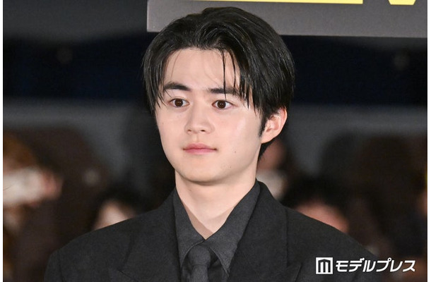 「藁にもすがる獣たち」公開初日舞台挨拶に出席した鈴鹿央士(C)モデルプレス