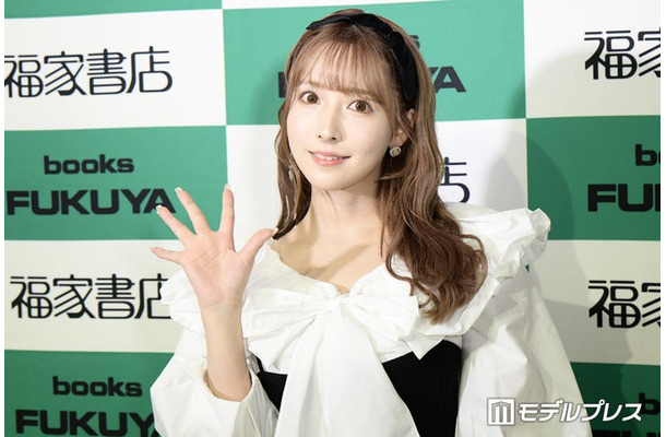 三上悠亜(C)モデルプレス