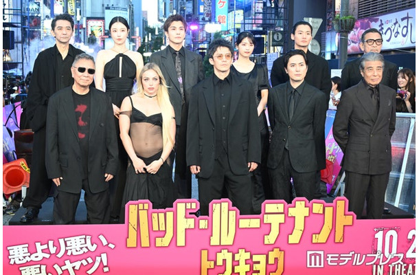 （上段左から）村上淳、向里祐香、岩田剛典、西野七瀬、野村周平、中野英雄（下段左から）三池崇史監督、リヴ・モーガン、小栗旬、間宮祥太朗、舘ひろし（C）モデルプレス
