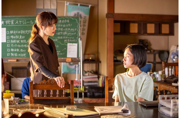 石原さとみ、河合優実（C）フジテレビ