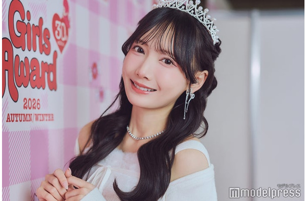 モデルプレスのインタビューに応じた鈴木瞳美（C）モデルプレス