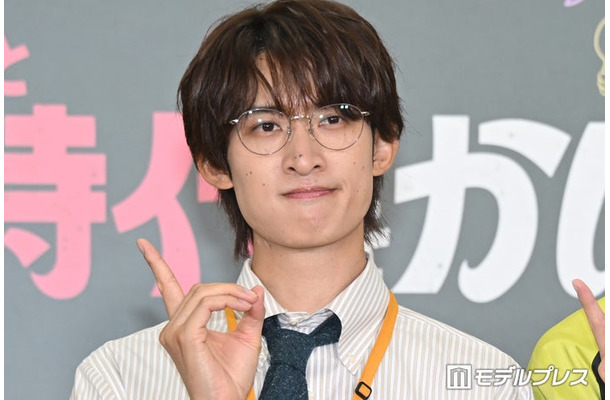 関西弁を封印する向井康二(C)モデルプレス