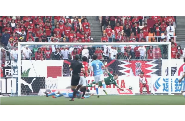 磐田GKカミンスキ、浦和に立ちはだかる！「左手一本」での超セーブを見逃すな