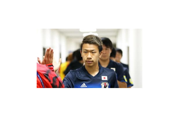 元「右利き」の初瀬亮、米国で「左足」のフリーキックを決める