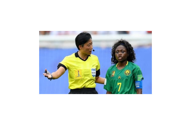大問題の女子W杯カメルーン戦…中国人主審、「VARを2度ムシ」 か