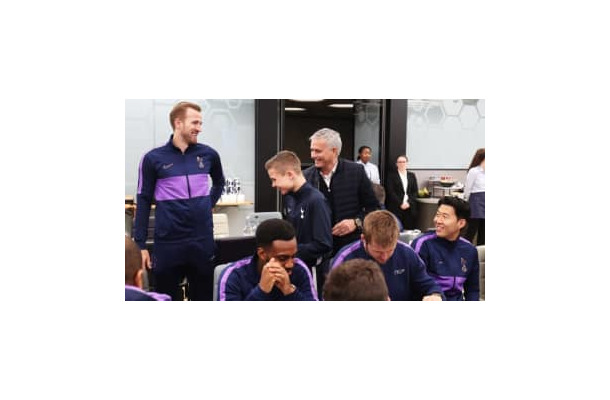 モウリーニョ、ボールボーイ全員を接待！チームランチに毎週招待する