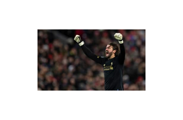 リヴァプールを救った！アリソンの「世界最強レベルの1vs1」がこれ