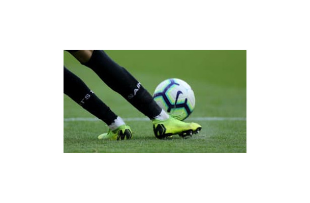 なぜこうなった…「GKのキックをGKが見送る」謎ゴールがこれ