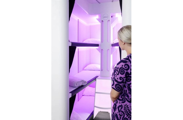 ニュージーランド航空が開発した3段ベッド「エコノミー・スカイネスト」（同社提供・共同）