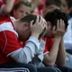 サッカーファンのZoom会議、アダルト動画にハイジャックされる
