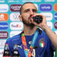 EURO優勝のイタリア代表ボヌッチ、コーラとハイネケンを飲みまくる！
