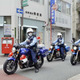 大阪の街見守る「青バイ」