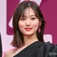 山下美月、美ウエストちら見せ 赤ニット×デニムコーデに反響「セクシー」「スタイル良い」