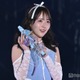 STU48石田千穂、美肩ラインが眩しいペンライトカラードレス【IDOL RUNWAY COLLECTION 2025】