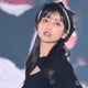 ゆん、胸元開きSEXYトップスで色気放出 ほっそり美脚も披露【関コレ2025S/S】