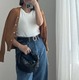 「フレアシルエットデニム」は夏に選びたい一品。脚長効果と軽やかな着心地が魅力【40代の毎日コーデ】