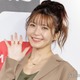 AAA宇野実彩子、シャツから美脚披露「おしゃれ」「カッコいい着こなし」