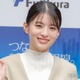 出口夏希、美ウエストのぞくブラックコーデ 釜山街中ショットに「可愛すぎる」「すべてが憧れ」の声