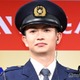 綱啓永、警察官姿で登場「お酒があったらどれだけよかっただろう」大物俳優との撮影振り返る