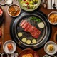 韓国発焼肉ブランド「KALBI SOCIAL CLUB」日本初上陸 漬けカルビや“振るキムチ”など提供