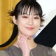 恒松祐里、共演女優の編み物作品“バナナケース”披露「デザイン秀逸」「イニシャル入りで素敵」と反響
