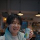 Travis Japan宮近海斗、初の単独CM出演 ほろ酔い笑顔で“彼氏感”たっぷり