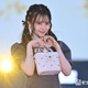 AKB48新センター・伊藤百花、美肌輝くオフショルワンピ姿披露「透明感がすごい」「天使みたい」と反響