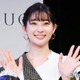 足立梨花、ミニスカから美脚際立つ「オシャレすぎます」「さすがの着こなし」