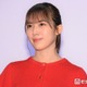 日向坂46森本茉莉、膝上丈スカートから美脚スラリ「色白で綺麗」「天使」と絶賛の声