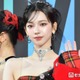 aespaカリナ、ほっそり美脚輝くモノトーンコーデに熱視線「美しさが異次元」「メットガラ出るのかな？」