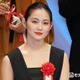 人気女優、“衝撃”眉毛全剃りショット公開「覚悟がすごい」「ギャップ」