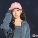 MINAMI、デニムミニワンピで美脚披露 キャップ×スニーカーでスポーティーな装い【サツコレ2026S/S】