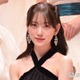 堀未央奈、ベアトップ×“超ミニ”ボトムで美脚全開「デコルテが眩しい」「お人形さんみたい」と反響