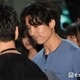 「日プ新世界」トレーナーで話題・安達祐人、原宿に颯爽と現れる シンプルTシャツ姿で魅力全開
