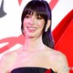アン・ハサウェイ、第3子妊娠を発表 ふっくらお腹のぞくワンピ姿公開