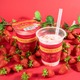 ファミマの王道「ストロベリーフラッペ」が進化！“まるでいちごを頬張ったような”満足感