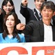 反町隆史・生見愛瑠・生徒キャストら19人「GTO」キャストが豪華集結 ファンとハイタッチで急接近