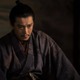 大河「豊臣兄弟！」信長役・小栗旬、平手打ち・ドロップキック…迫力アクションに視聴者震撼「まるでクローズZERO」「怖すぎる」