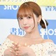三上悠亜、ピンクビキニ姿披露「美ボディ」「スタイル最高」の声