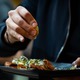 年収8000万以上の人が「食べない」ものとは⁉　食事の場での「お金持ちの流儀」