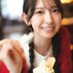 日向坂46金村美玖、“あーん”する彼女感あふれる赤ニット姿 2nd写真集先行カット第4弾解禁