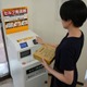 セブン、レジに並ばず荷物が送れる「セルフ発送機」順次導入 フリマ市場の拡大でニーズ高まる